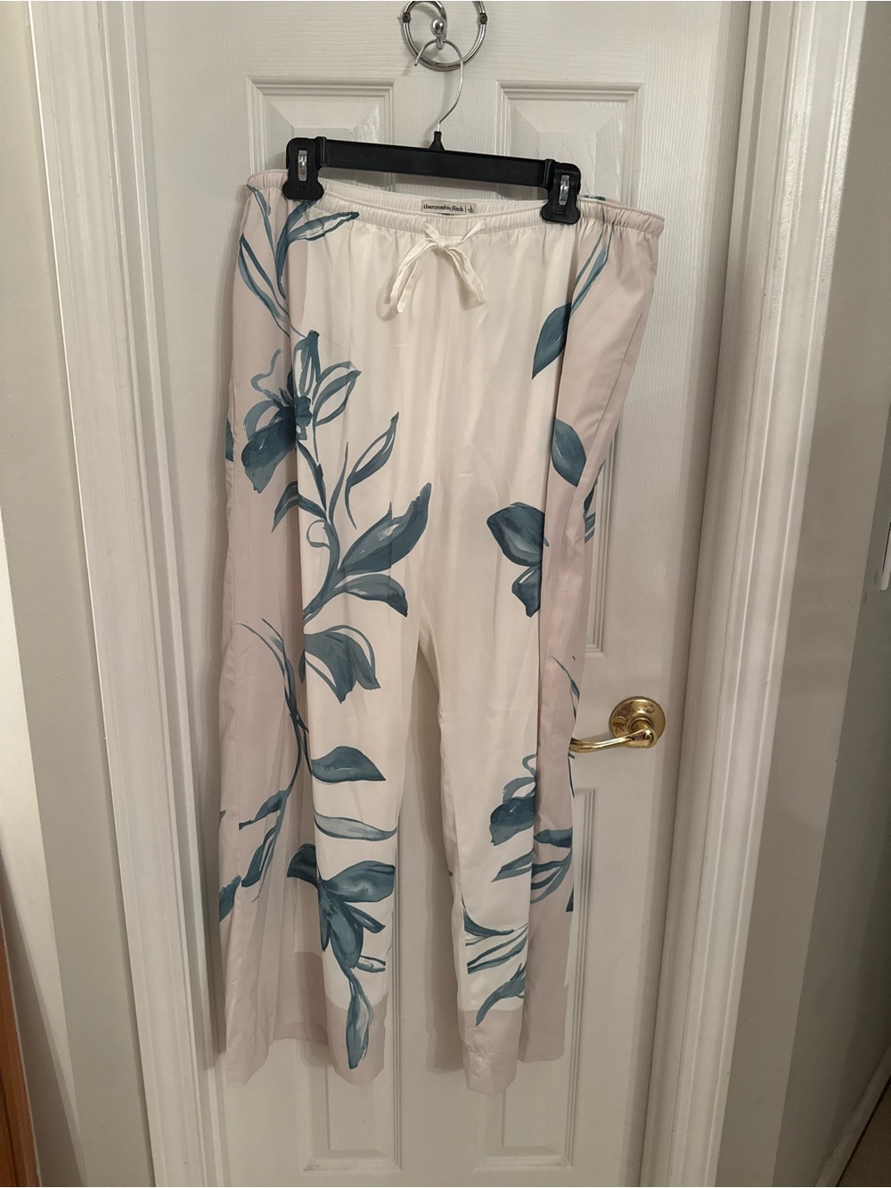 Abercrombie & Fitch White Wide-Leg Pants with Blue Floral Print